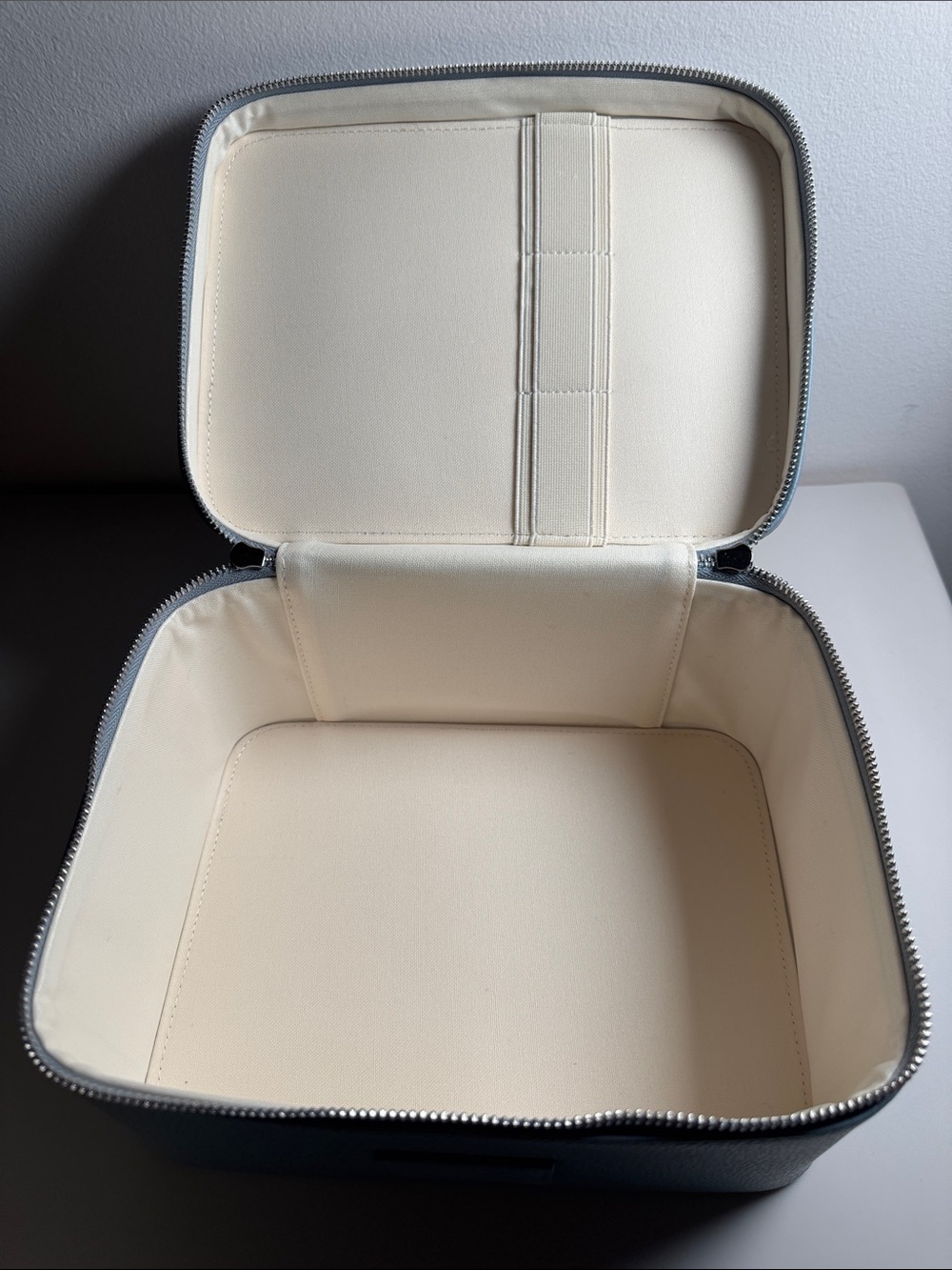 ETOILE LUXURY VANITY CASE in Robin Blue *New and unused* - Picture 4 of 7